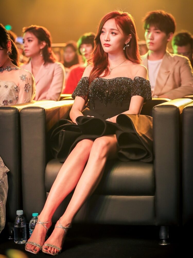 wu xuanyi feet 6