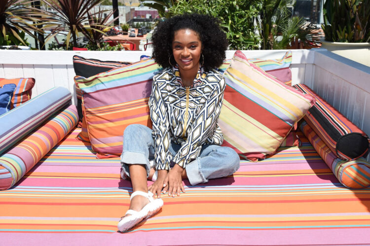 yara shahidi feet 5