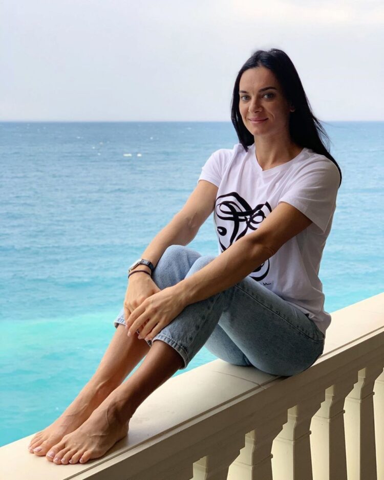 yelena isinbaeva feet 5