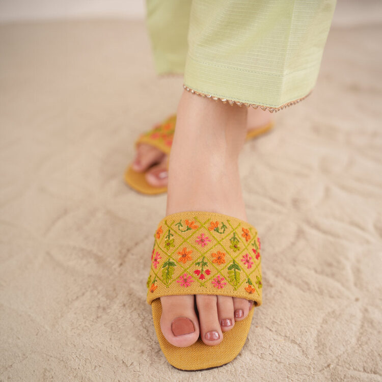 yellow mellow feet 4