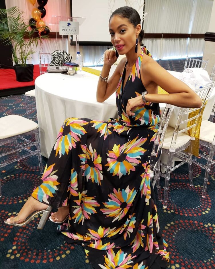 yendi phillips feet 1