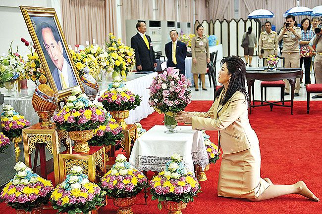 yingluck shinawatra feet 3