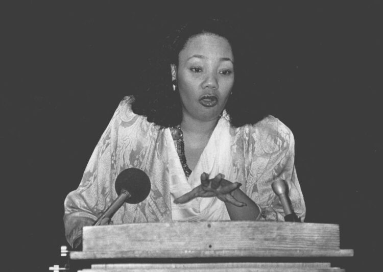 yolanda king feet 5