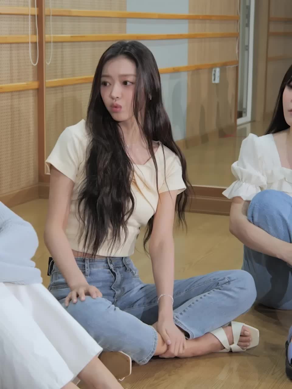 yooa feet 2