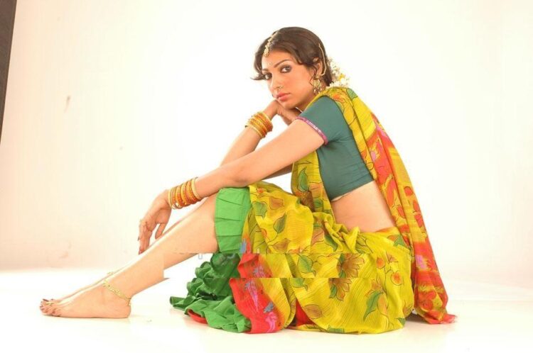 yukta mookhey feet 5