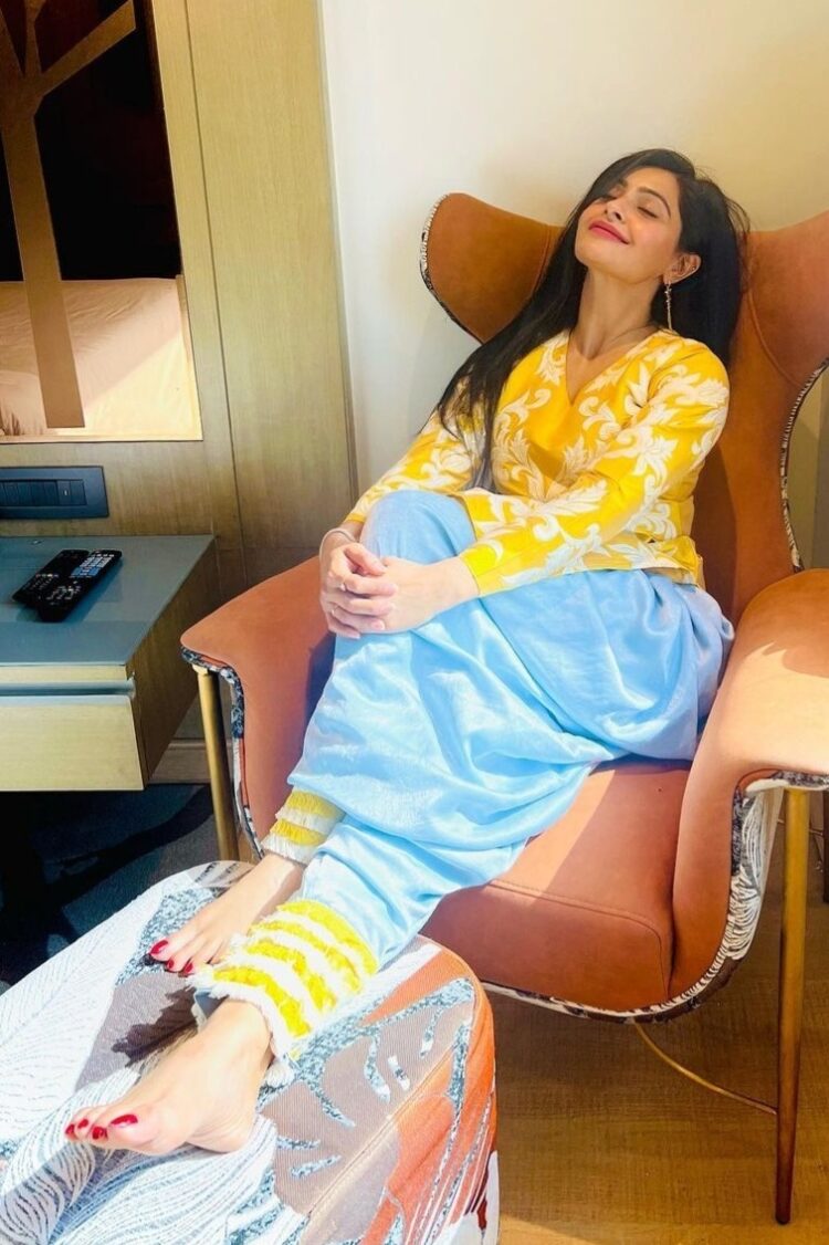 yukti kapoor feet