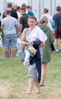 yvette cooper feet 5