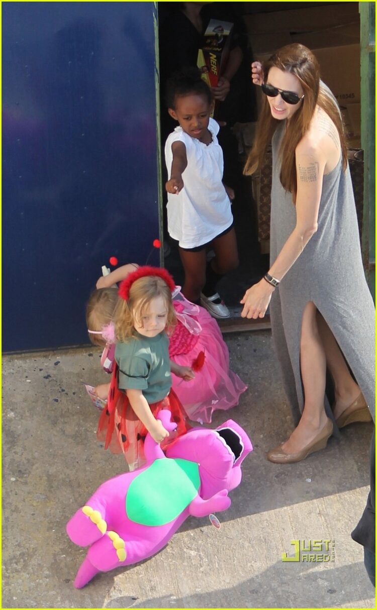 zahara jolie pitt feet 6