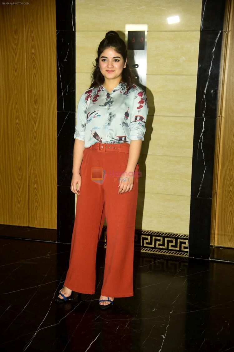 zaira wasim feet 3