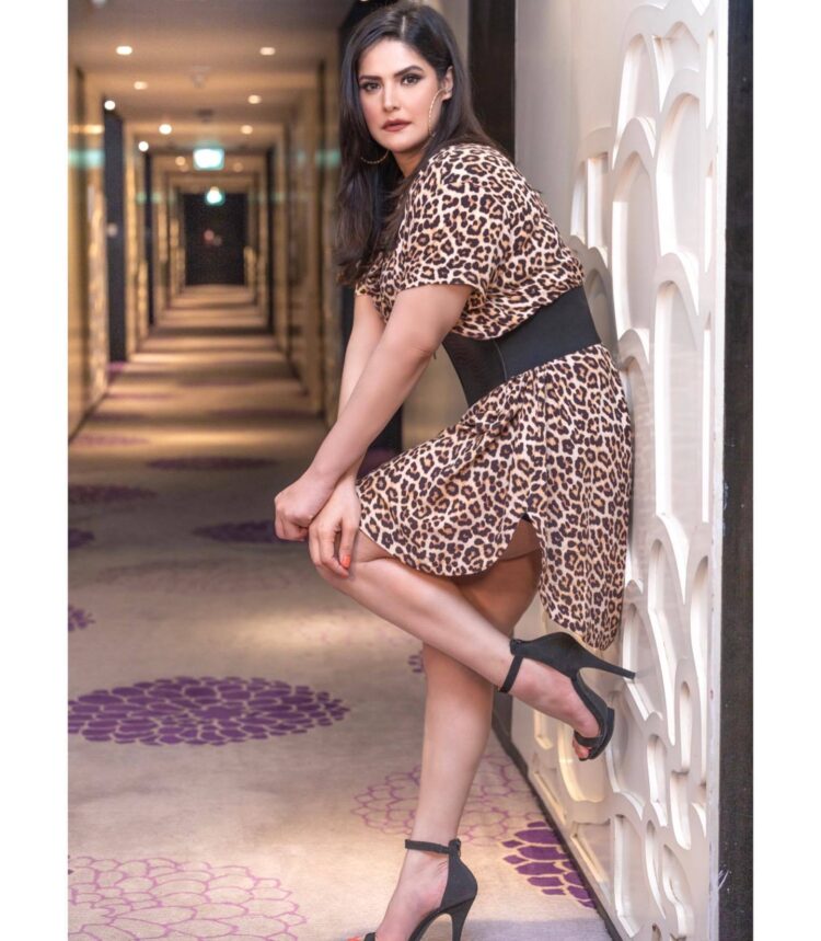 zareen khan feet 6