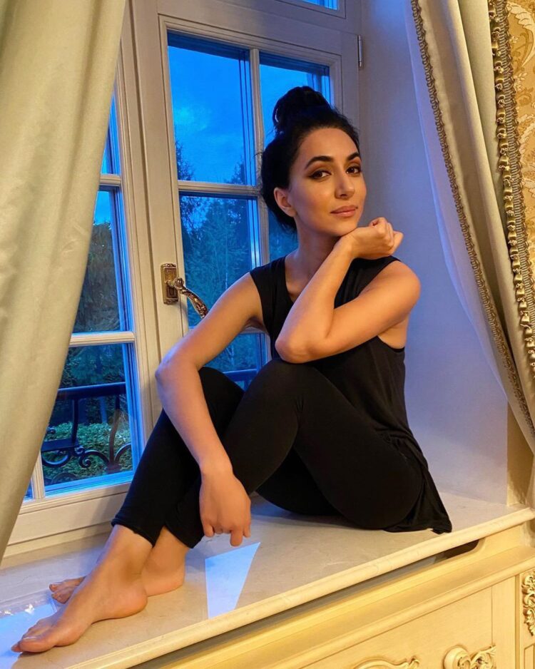 zarifa mgoyan feet 2