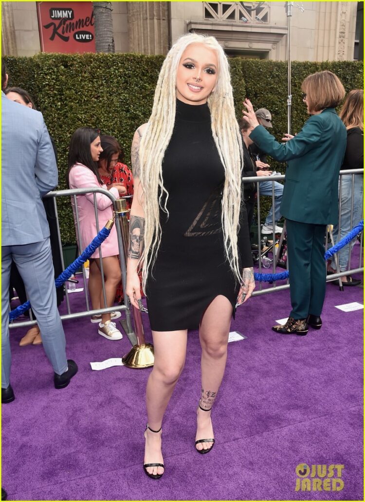 zhavia ward feet 3