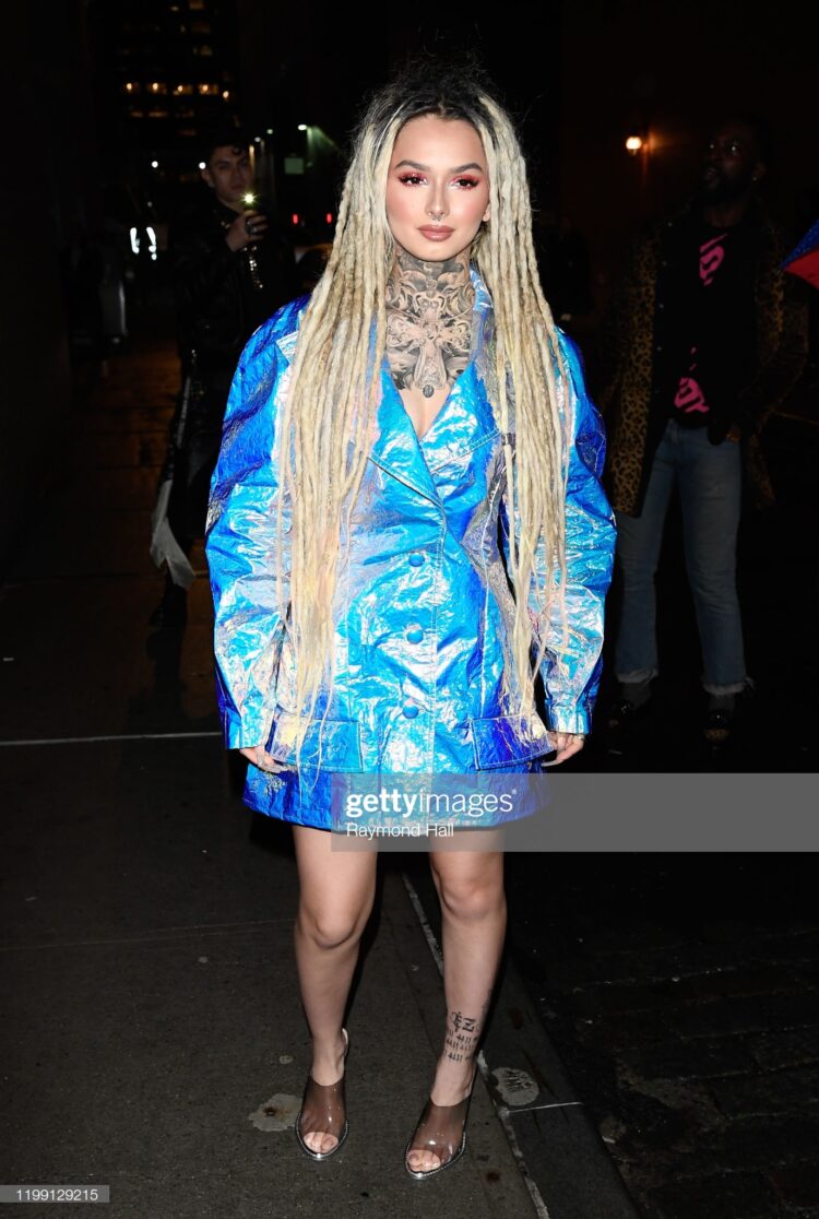 zhavia ward feet 4