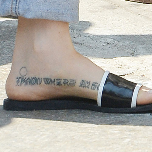 zosia mamet feet