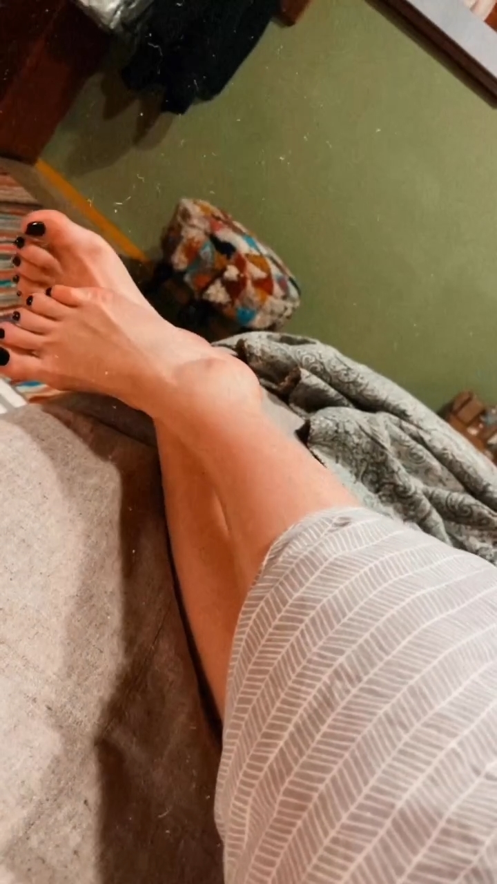 zoya feet